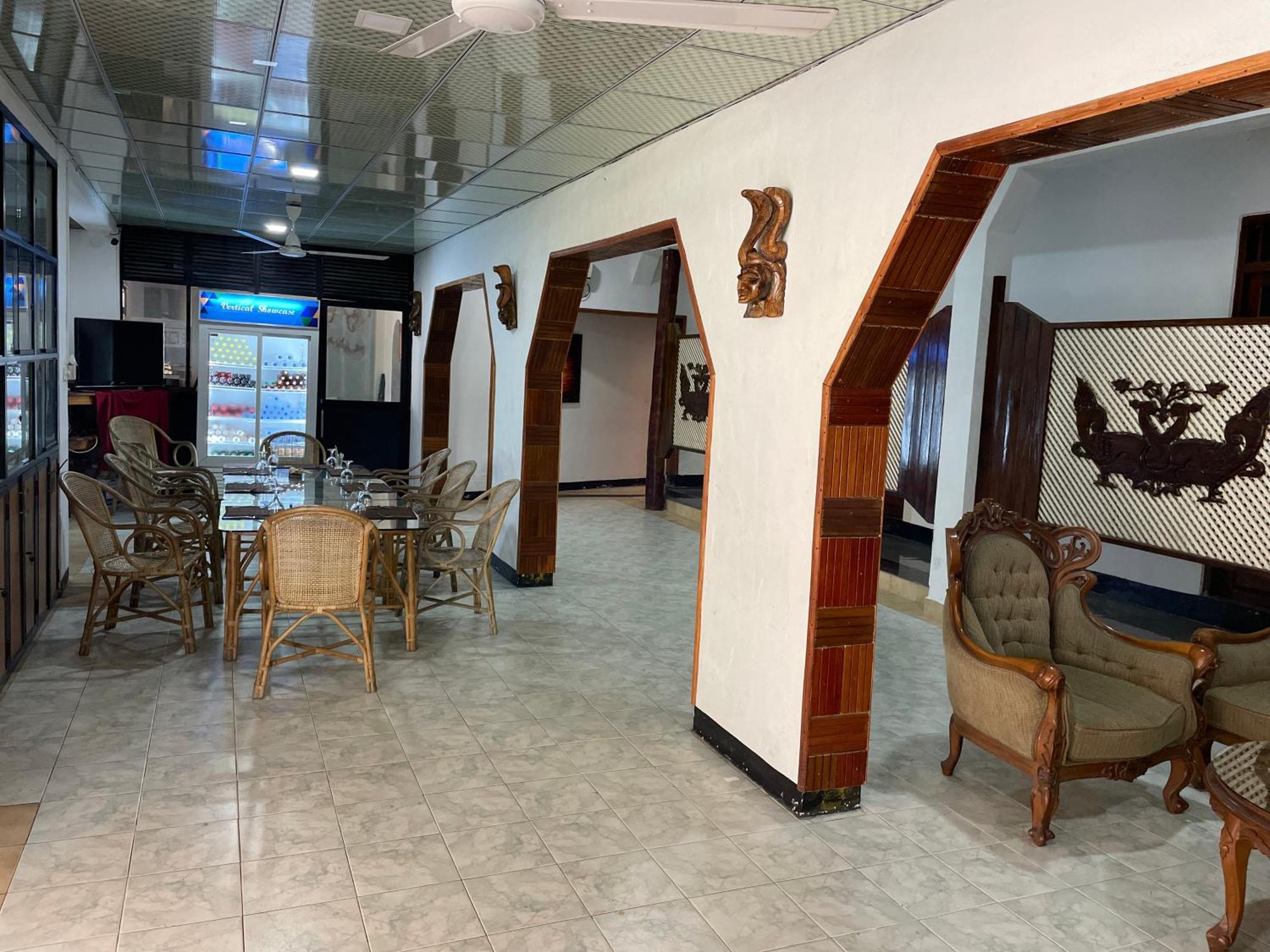 King'S Island Resort Негомбо Екстериор снимка